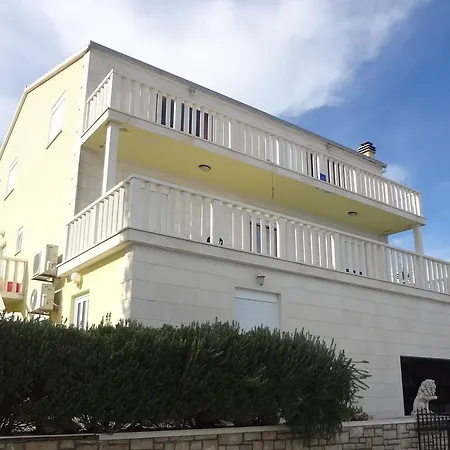 Mimi * Приградица